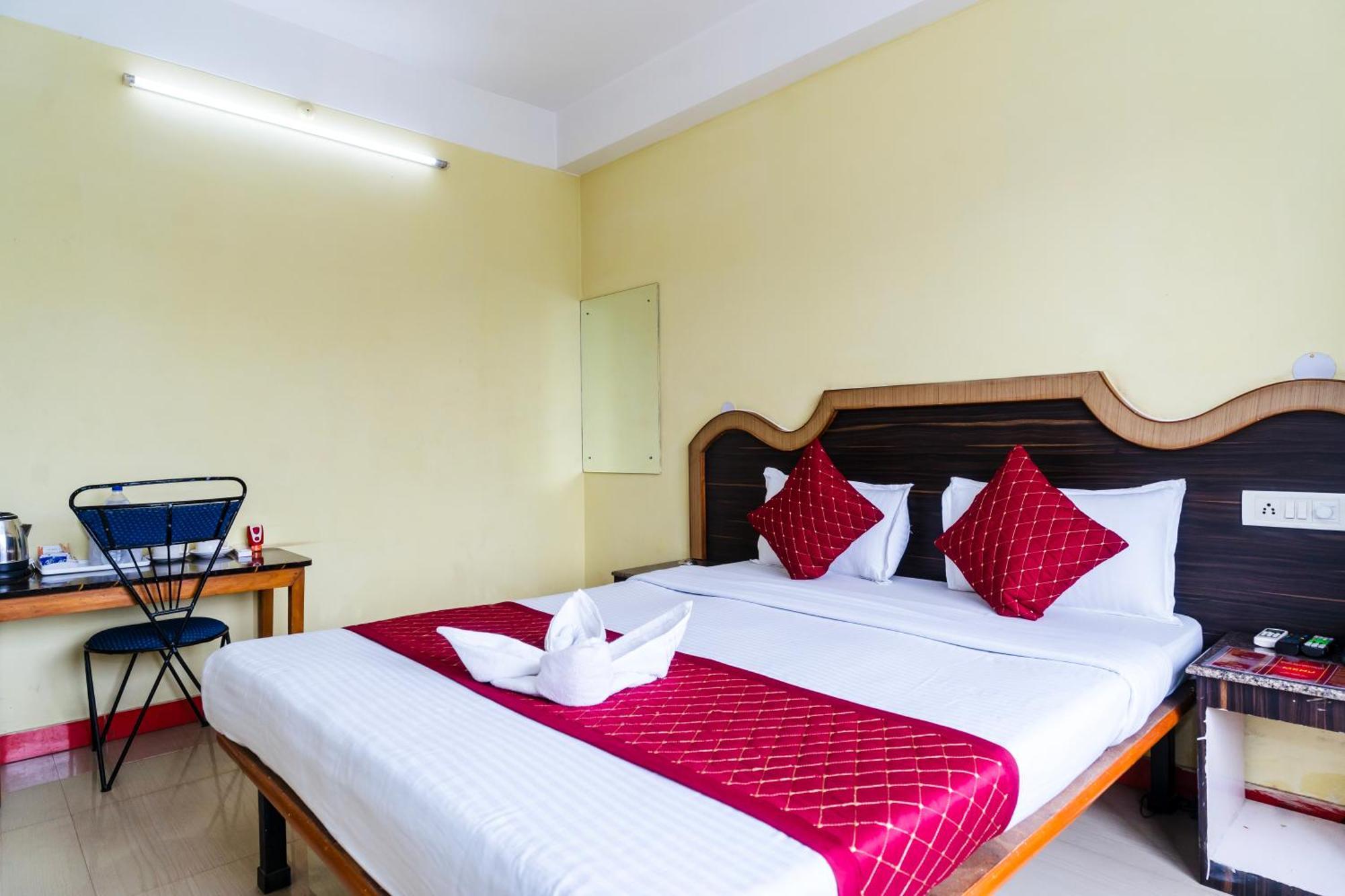 Hotel Niladrii Galaxy Сіліґурі Екстер'єр фото