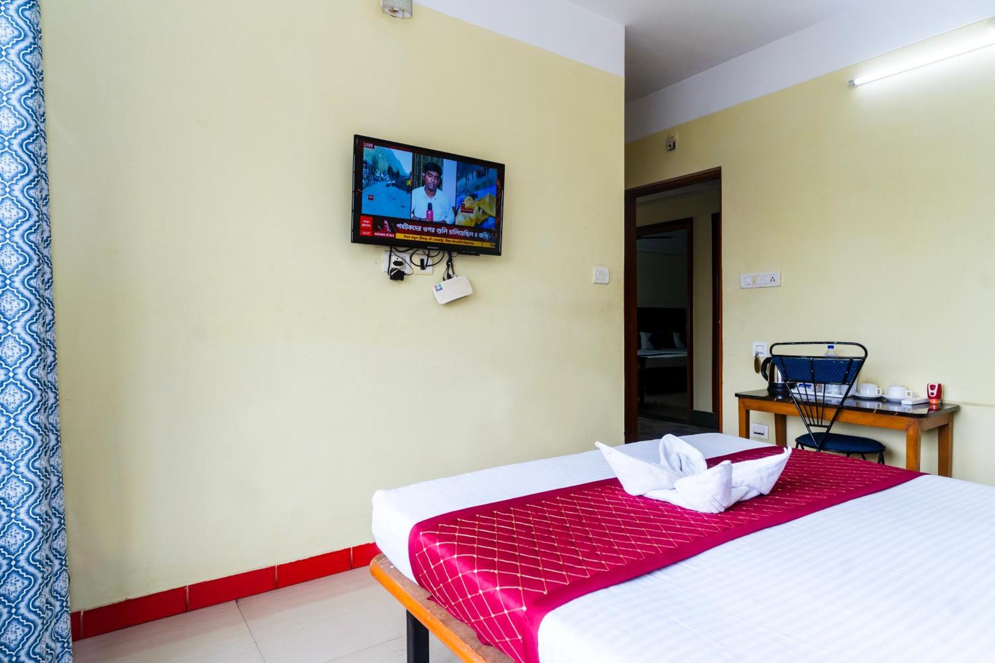 Hotel Niladrii Galaxy Сіліґурі Екстер'єр фото
