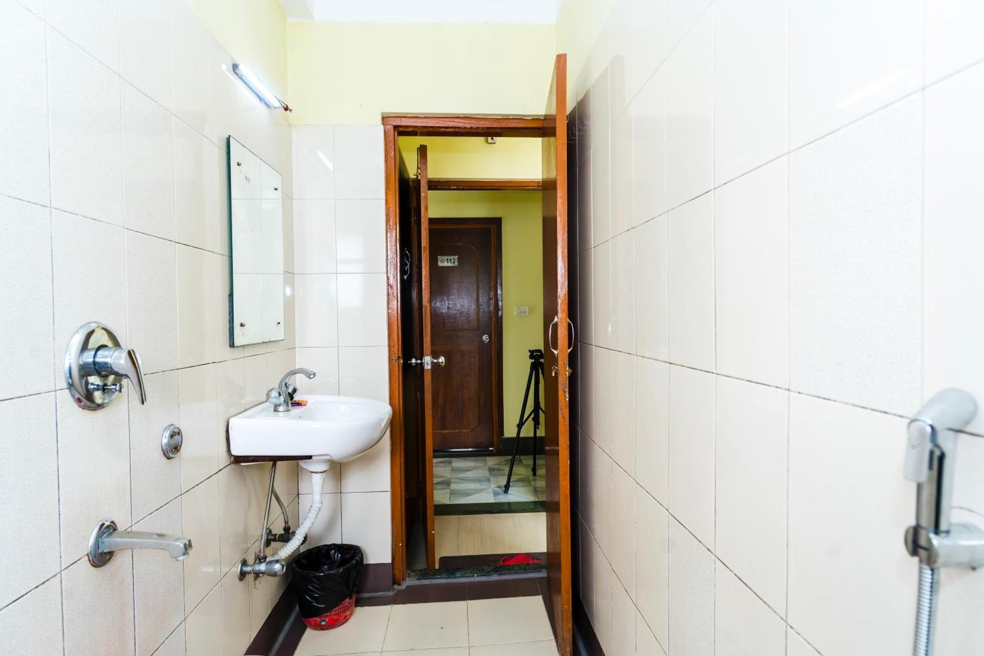 Hotel Niladrii Galaxy Сіліґурі Екстер'єр фото