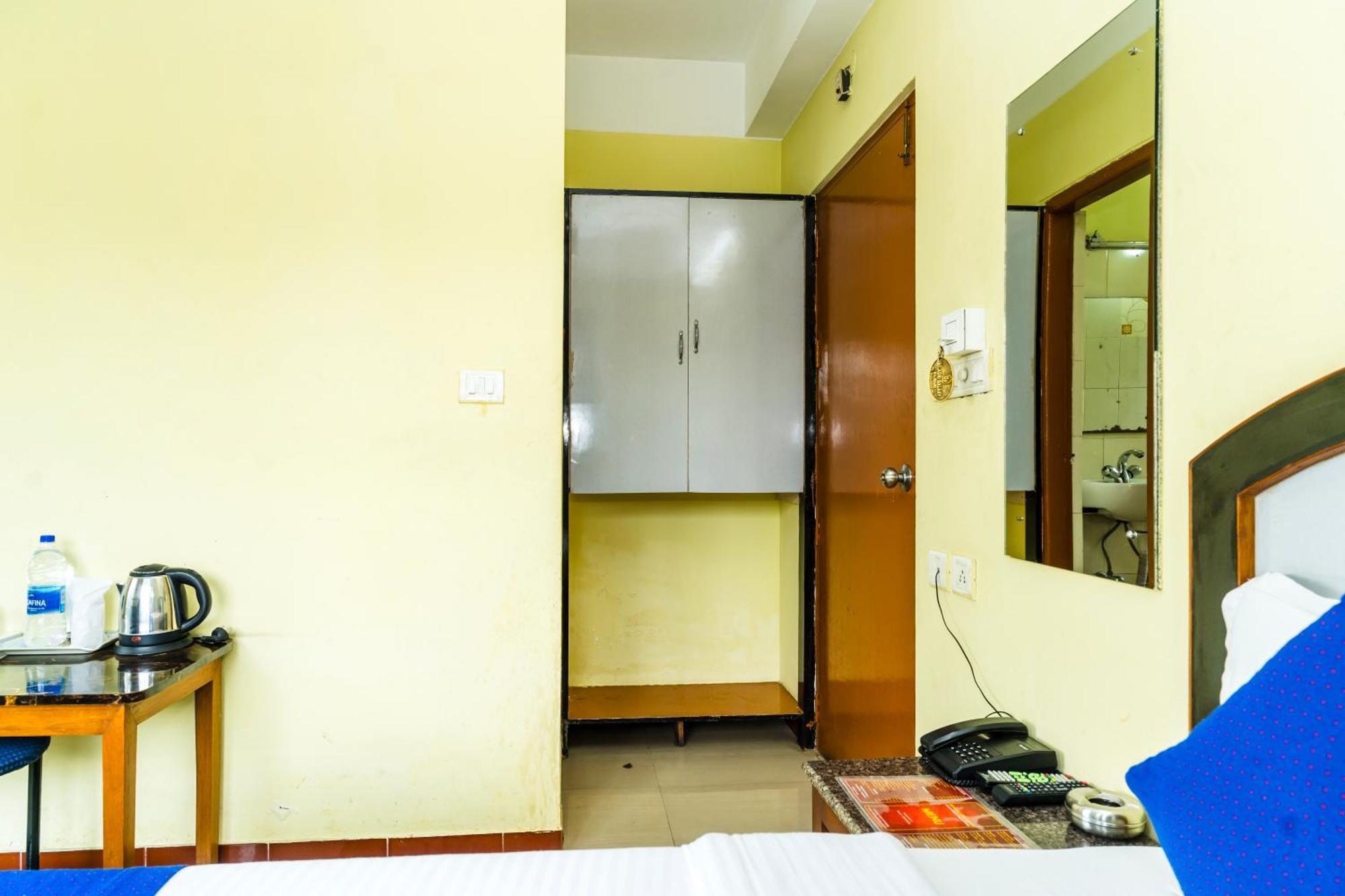 Hotel Niladrii Galaxy Сіліґурі Екстер'єр фото
