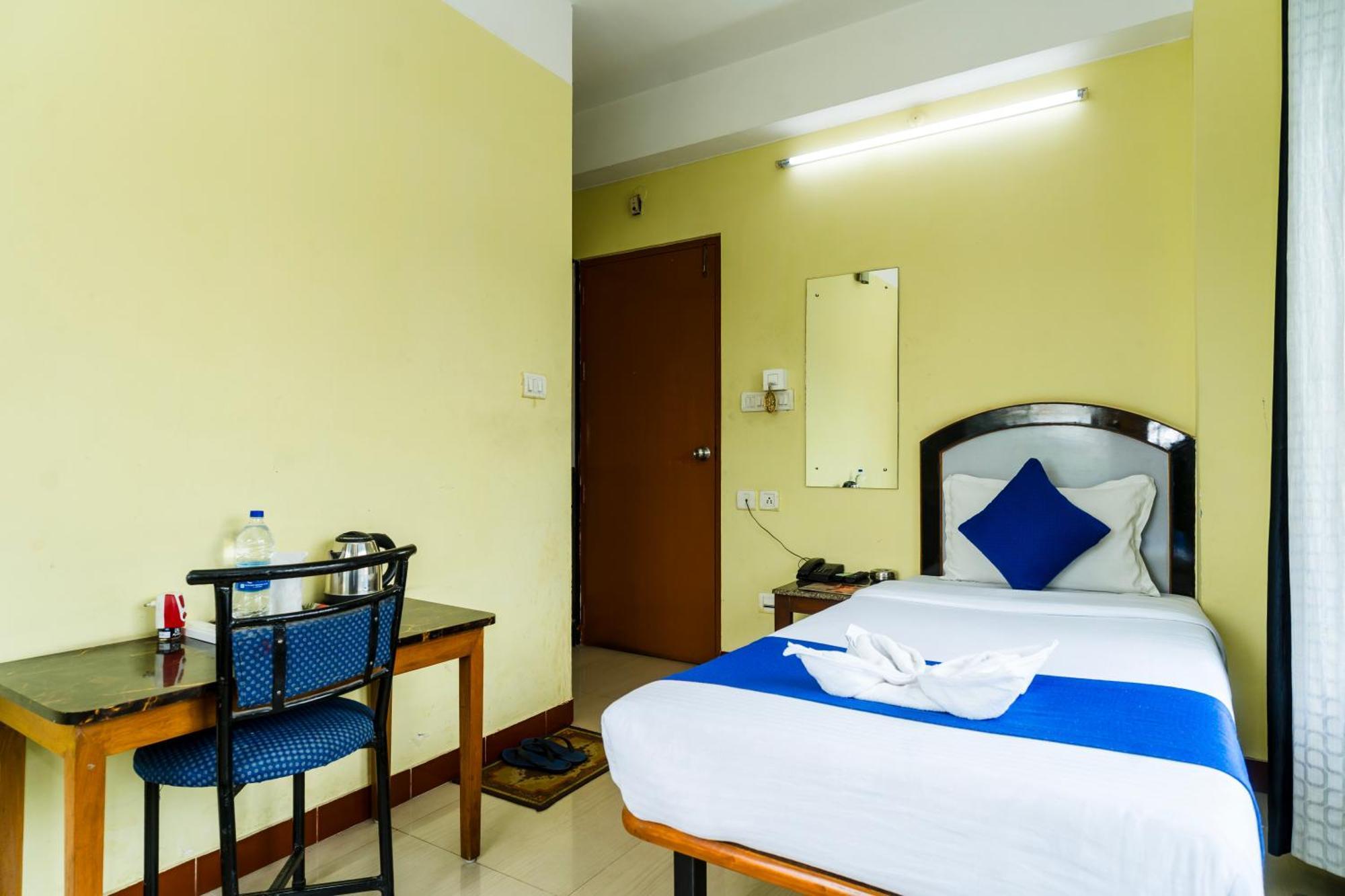 Hotel Niladrii Galaxy Сіліґурі Екстер'єр фото